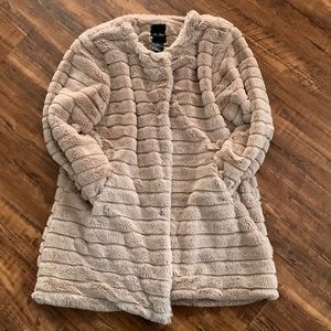 Cozy Faux Fur Jacket in Light Taupe